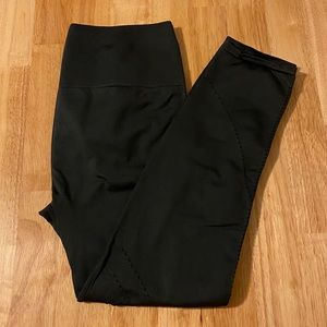 Fabletics High Waisted Seamless Dot Capri